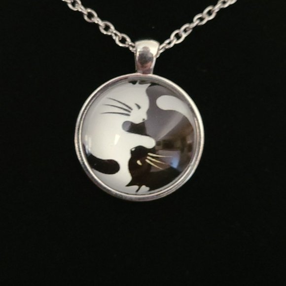 Ying & Yang Cat Pendant - Picture 2 of 8